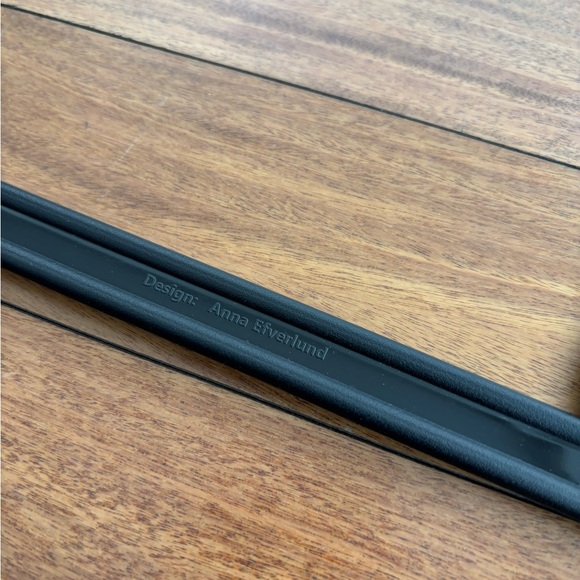 10 IKEA Black Plastic Hangers - Picture 8 of 8